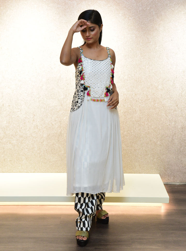 Noodle sleeve white and black flare kurti set